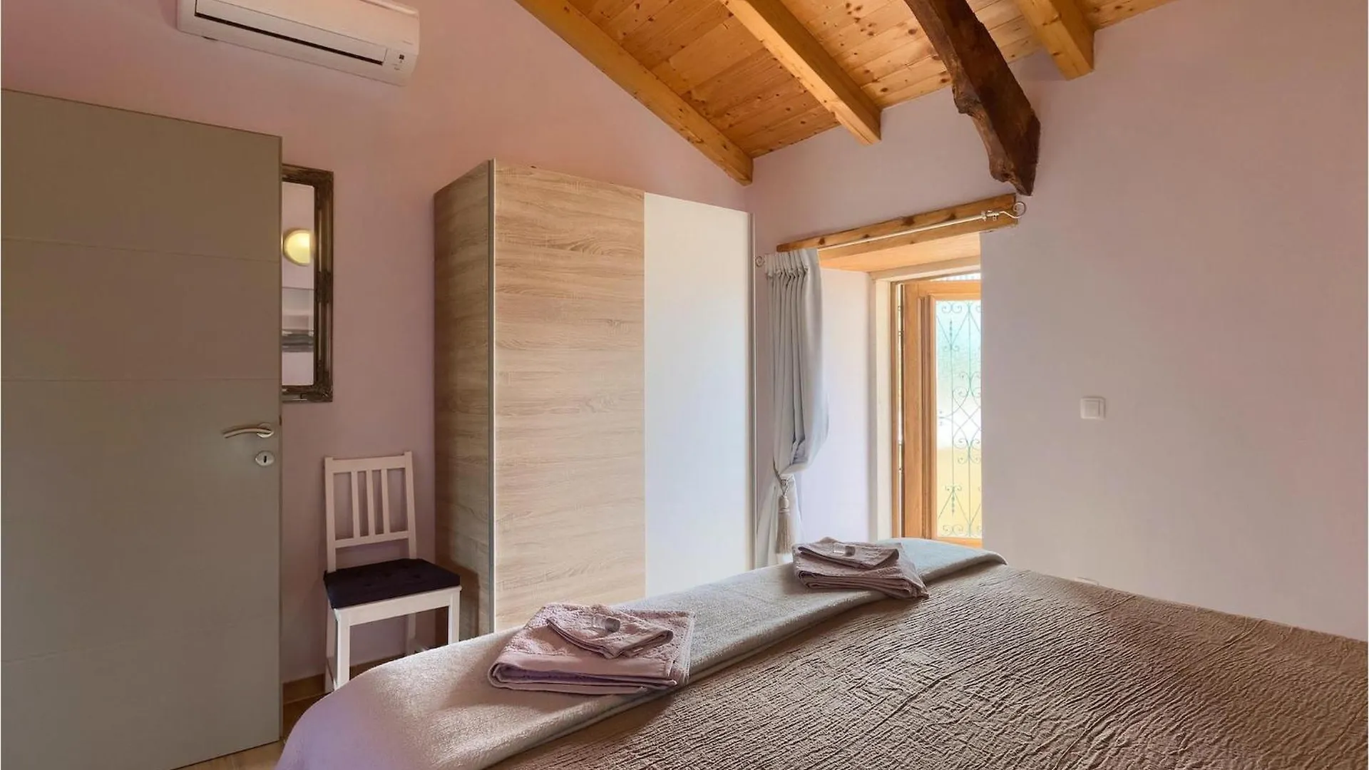 Villa Ive 0*, Orbanici